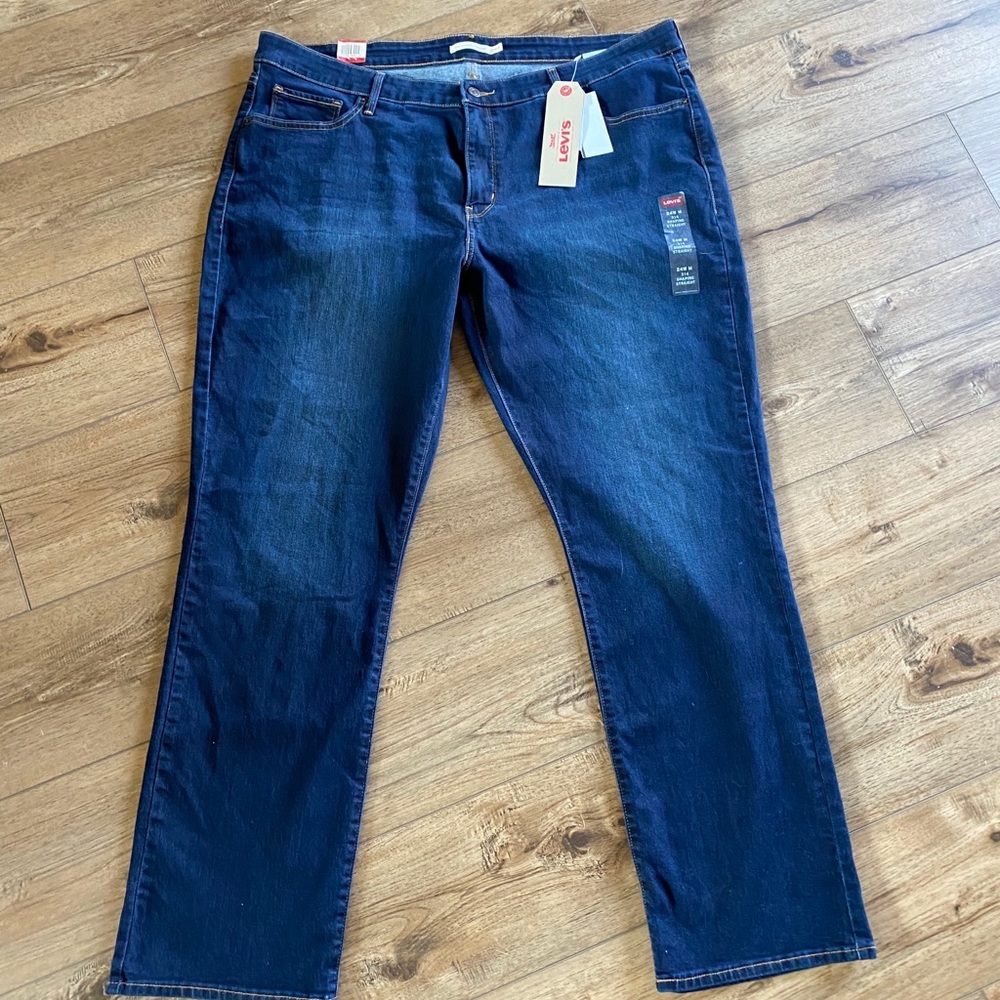 NWT 24W Levi’s Shaping Straight jeans